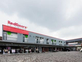 RedDoorz Plus Ciapus Bogor - 8