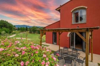 Converted Barn With Sunset Views In Tuscany - 0