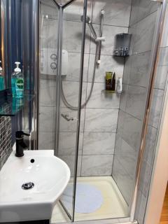 Tess's Guest House R95K6N1 This Property is unsuitable for children under 12 years old - 4