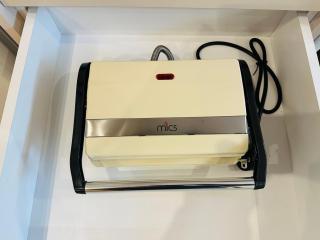 Brown Port 2 bedroom 2wc flat - 6