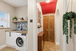 2BR Central, 2 Mins to Town Centre, Free Parking, Fast Wi-Fi By Clarendon Stays - 2