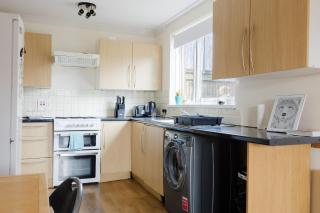 Spacious 3BD House wPrivate Garden - Kennington! - 1