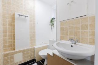 Spacious 3BD House wPrivate Garden - Kennington! - 8