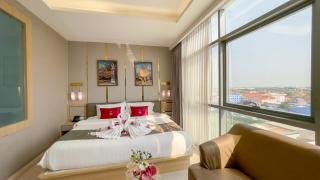 Elegant Airport Hotel - 7