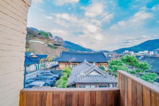 Jeonju Hanok Village Beautiful Garden House - 0