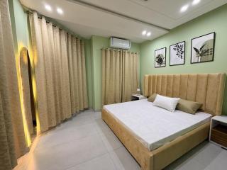 Luxury 1BR Retreat Smart & Comfortable - 0