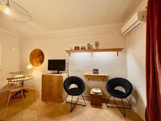 Studio au coeur d'Eygalières avec terrasse privée - 2