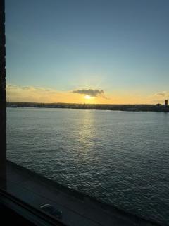 #132 Modern Flat Mins from Royal AlbertDock - For 5 - " Perfect for contractors and Families - Free Parking" - 4