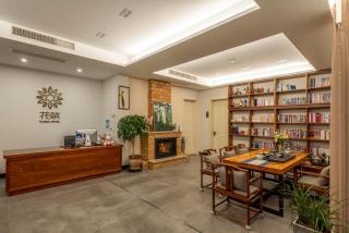 Hangzhou View Lake and Mountain Boutique Guesthouse - 3