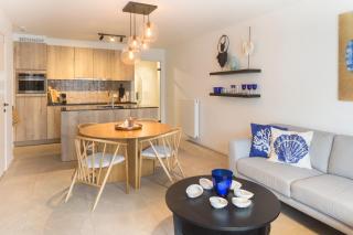 Modern coastal apartment with terrace & pool acces - 3