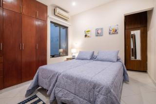 Great 2BR Apt with POOL BBQ and Free Parking - 5