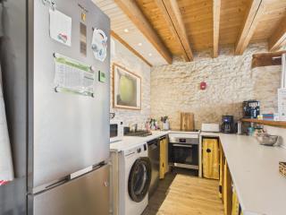 Maison en pierre pour 4 adultes,2 enfants avec jardin - 1