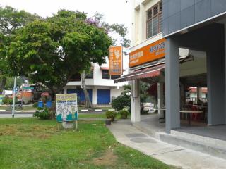 Skyroom w a pool & jacuzzi near Kembangan MRT EW green line - 9