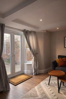 Convenient apartment with Private Garden, Shawbury - 6
