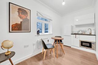 Elevated Studio Living Your Chic Cityscape Awaits - 6