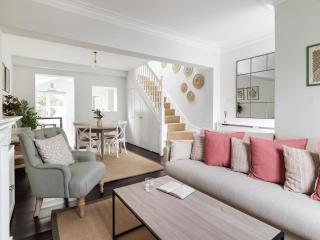Newly refurbished House sleeps 5 - 9