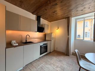 Studio 3 personnes maximum avec 1 grand lit et un couchage 1 place entièrement rénové dans un joli village au cour de la nature - 0