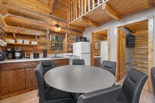 Eagle Cliff Retreat- Hot Tub Log House Retreat - 3