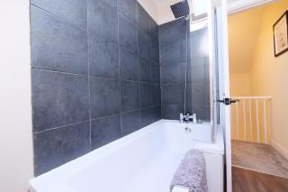 The Trafalgar Sleeps 7 Town Centre House - 4