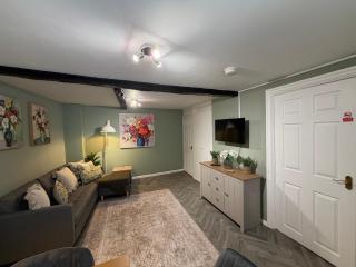 Millers Cottage with Free Allocated Parking - 1