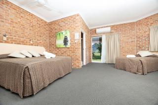 Gloucester Country Lodge Motel - 6