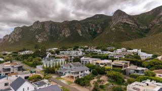 Tranquil Voelklip Family Retreat - 5