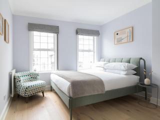 West End, Drury Lane, Modern 3 Bedroom Apt - 0