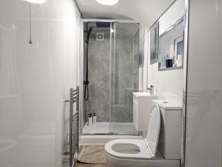 Inner-City Bedsits Flat 1 to 5 - 6
