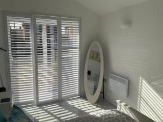 Double Bedroom with Private Entrance - 9