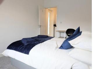 Danebury House sleeps 13 with parking york - York - 4