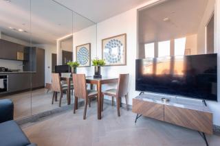 The Luxe One-Bed Escape - CHRL F17 - 0