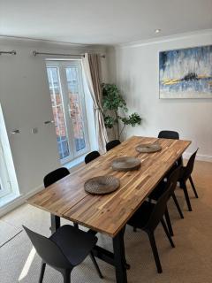 Spacious 5-Bedroom Home in Winkfield Row, Ascot - 6