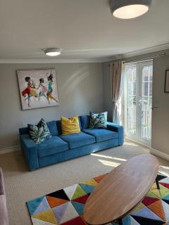 Spacious 5-Bedroom Home in Winkfield Row, Ascot - 4