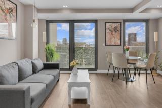 Vibrant 2Bed-1bath Flat with massive balcony in Hoxton - 9