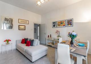 Hostly Santo Stefano Tower View Apartment - 6