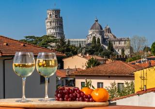 Hostly Santo Stefano Tower View Apartment - 9