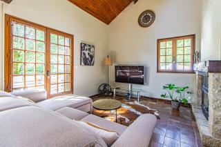 Lake House Catus - 1