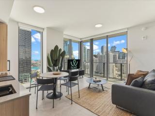 Elegant Condo Near Bayside in Central Miami - 2