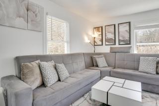 Easy Access to NYC! Sleek Suburban Apartment - 0