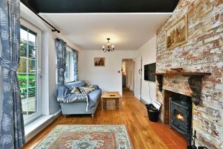 Finest Retreats - The Old Barn, Hadlow - 2