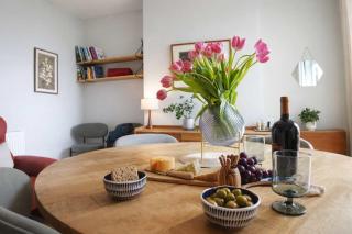 Totterdown's Fabulous House & Floral Garden - 2