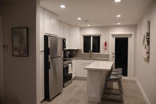 Cozy Coastal Escape-Minutes to Beach & Highway - 8