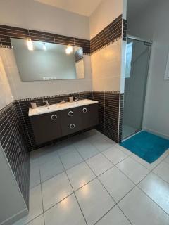 Maison spacieuse à Vernoux-en-Vivarais, jardin clôturé, 170 m² - 1