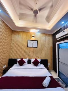 Hotel Crown Palace - Hotel in Vasundhara Sector 5 - 1