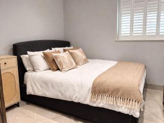Peaceful Garden Retreat stay Near Sidcup Private & Convenient - 3