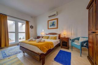 Davina House - 9