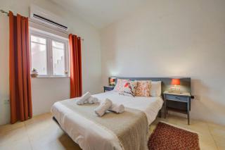 Davina House - 1