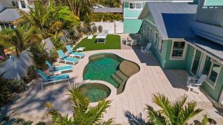 A Perfect Day: Gulf Front! Rooftop Deck, Putt Putt, Pool Spa by Anna Maria Life - Anna Maria - 1