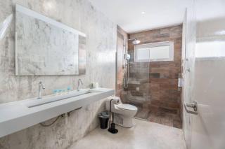 Ruby Villa with Rooftop by Signature Stays Aruba - 1