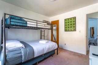 Sunset 3BR 2BA 8 Beds NYC MetLife Free Parking - 2